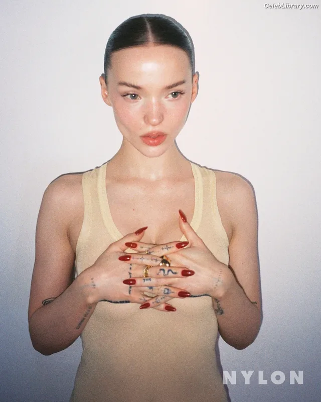 Dove Cameron photo 3 of 620