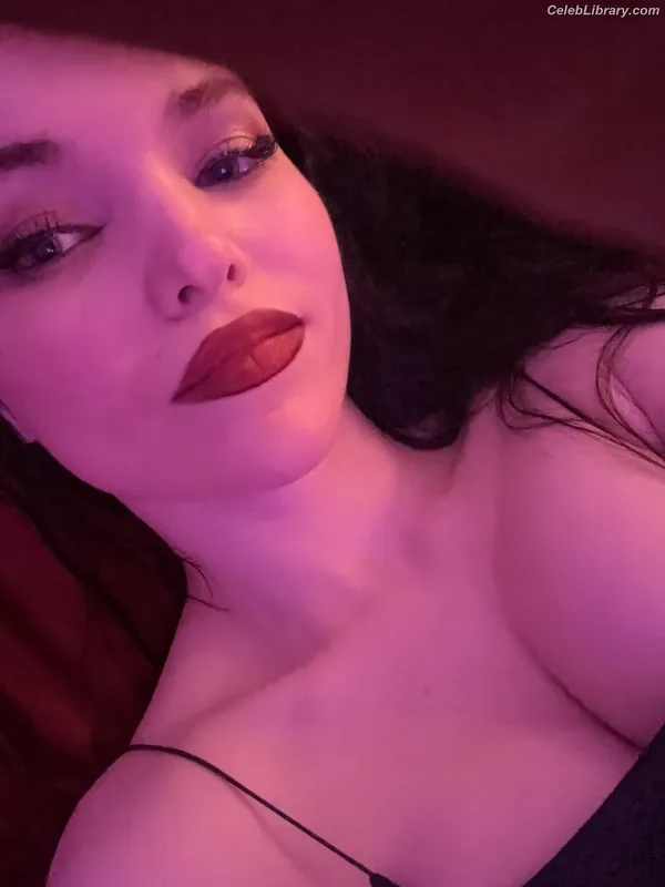 Dove Cameron photo 21 of 620