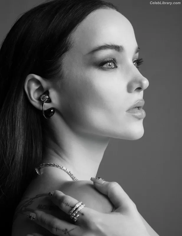 Dove Cameron photo 3 of 620