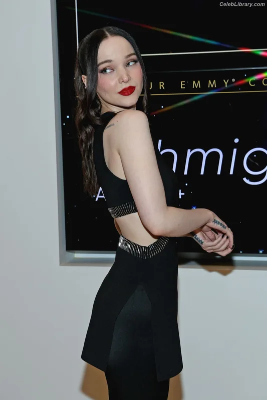 Dove Cameron photo 11 of 620