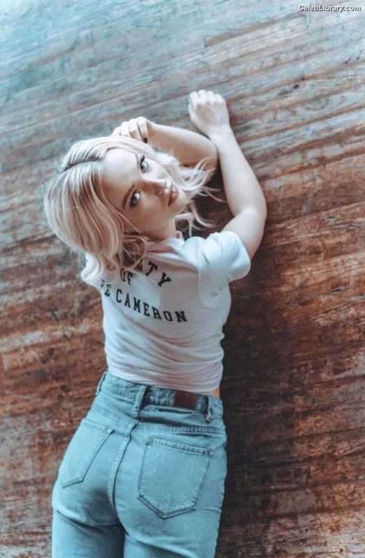 Dove Cameron photo 14 of 620