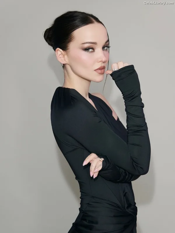 Dove Cameron photo 16 of 620