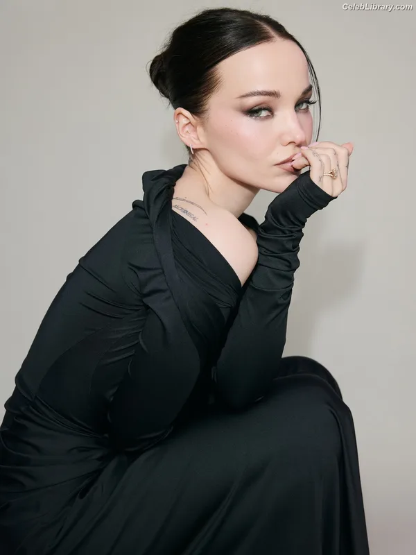 Dove Cameron photo 19 of 620