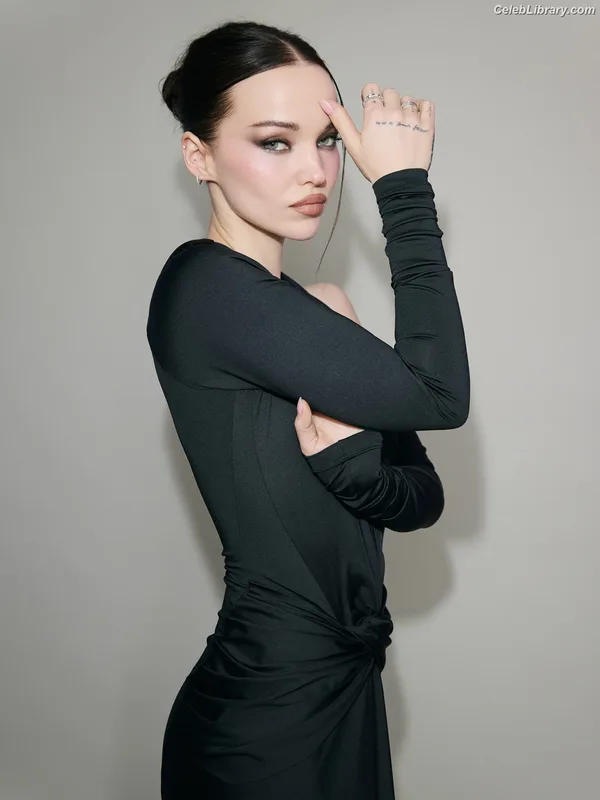 Dove Cameron photo 20 of 620