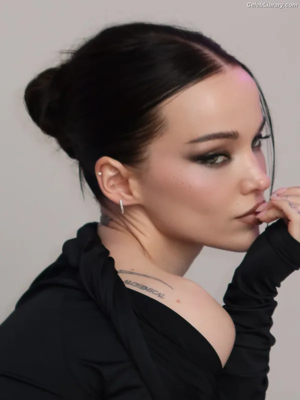 Dove Cameron photo 24 of 620