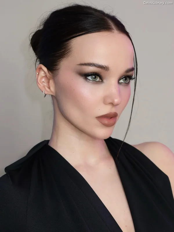Dove Cameron photo 2 of 620