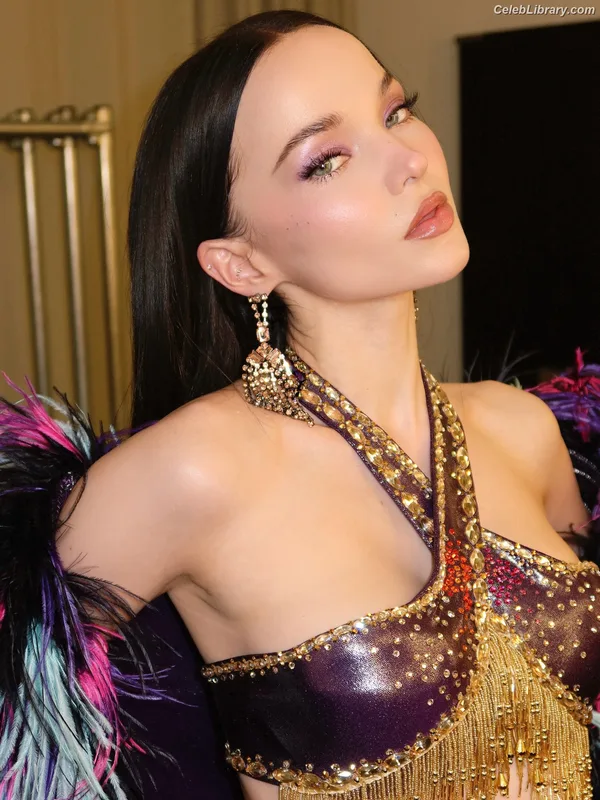 Dove Cameron photo 9 of 620