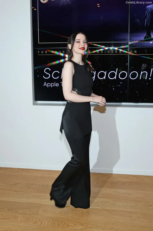Dove Cameron photo 14 of 620