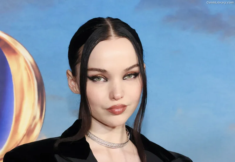 Dove Cameron photo 21 of 620