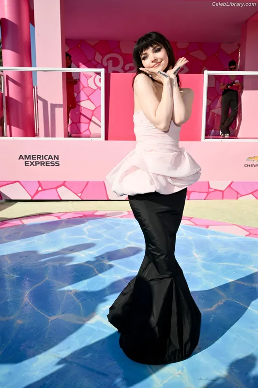 Dove Cameron photo 24 of 620