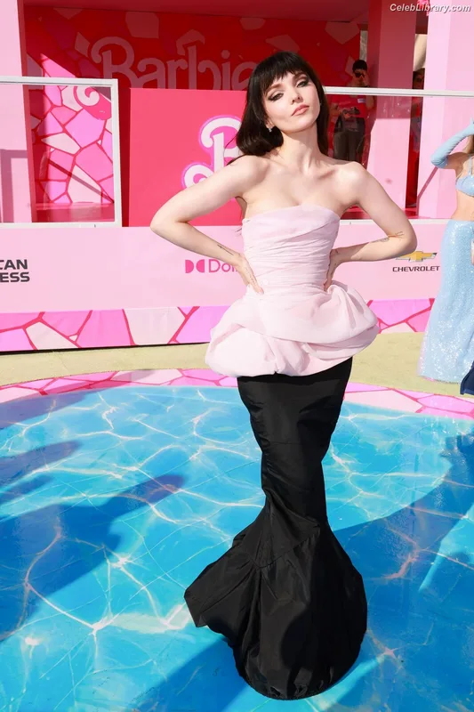 Dove Cameron photo 3 of 620