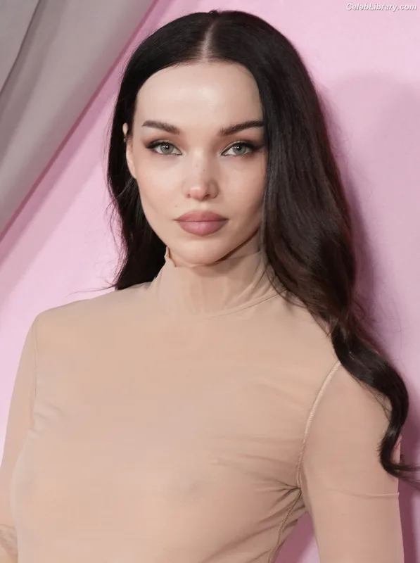 Dove Cameron photo 13 of 620