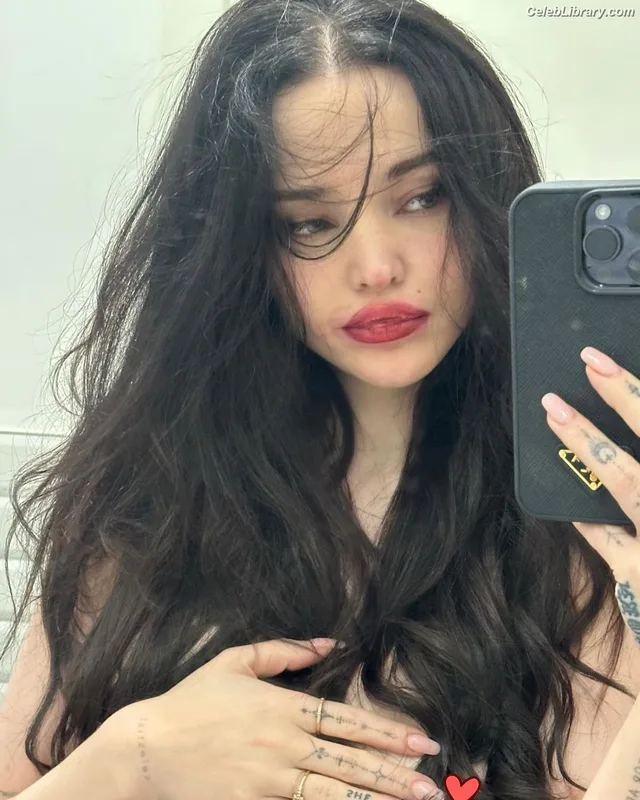 Dove Cameron photo 19 of 620