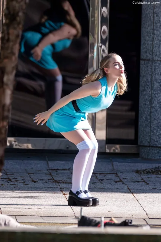 Dove Cameron photo 22 of 620