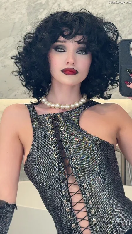 Dove Cameron photo 12 of 620