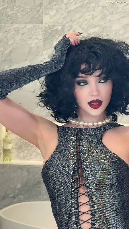 Dove Cameron photo 13 of 620