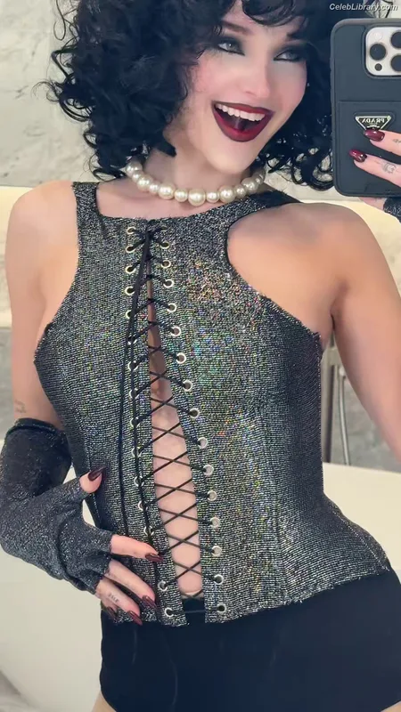 Dove Cameron photo 14 of 620