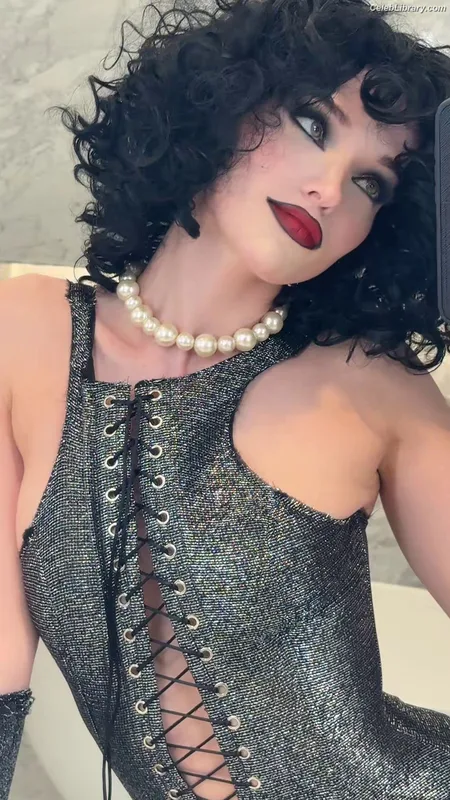 Dove Cameron photo 18 of 620