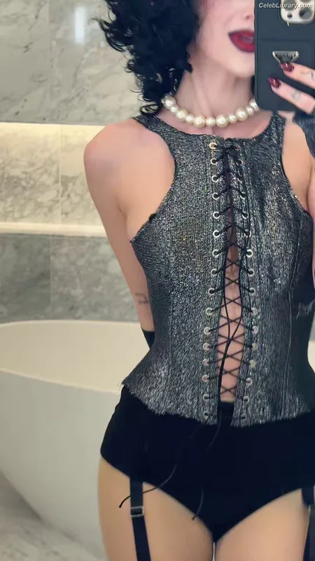 Dove Cameron photo 20 of 620