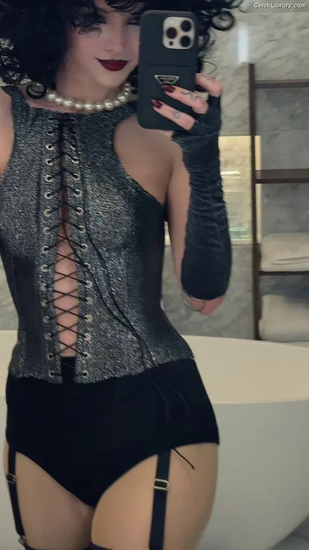 Dove Cameron photo 22 of 620