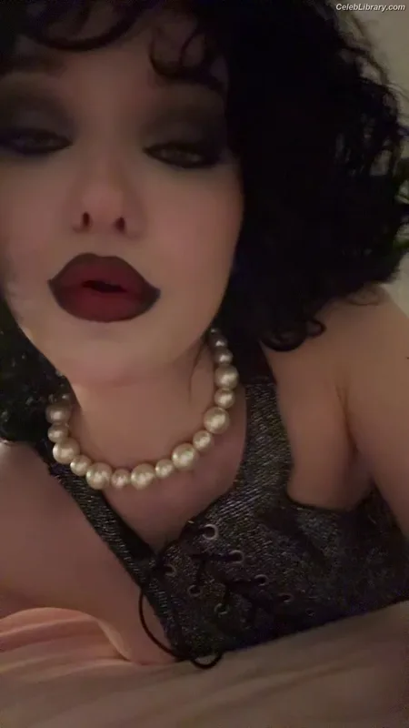 Dove Cameron photo 1 of 620