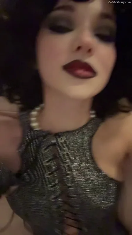 Dove Cameron photo 2 of 620