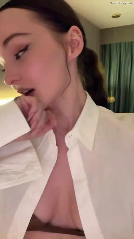 Dove Cameron photo 6 of 620