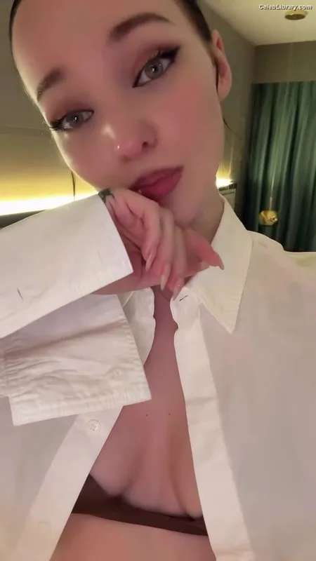 Dove Cameron photo 7 of 620