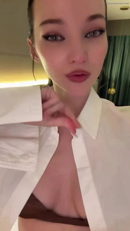 Dove Cameron photo 9 of 620