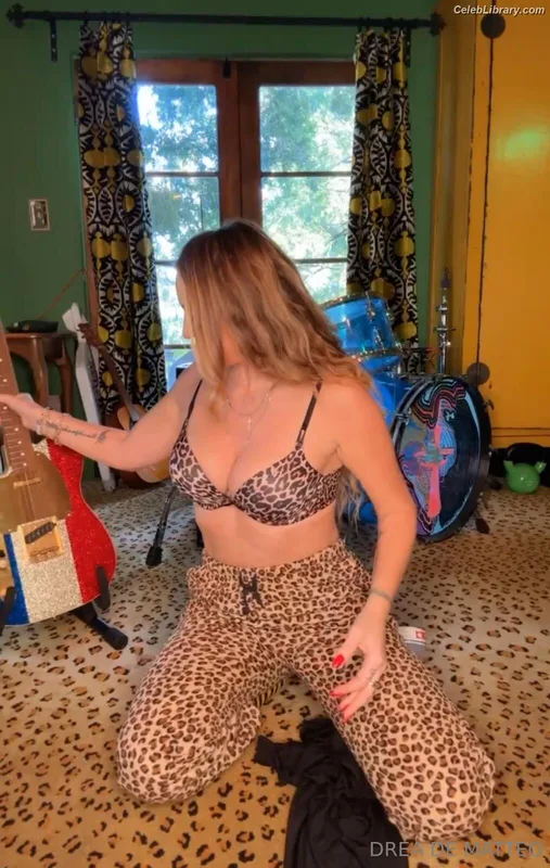 Drea DeMatteo photo 24 of 325