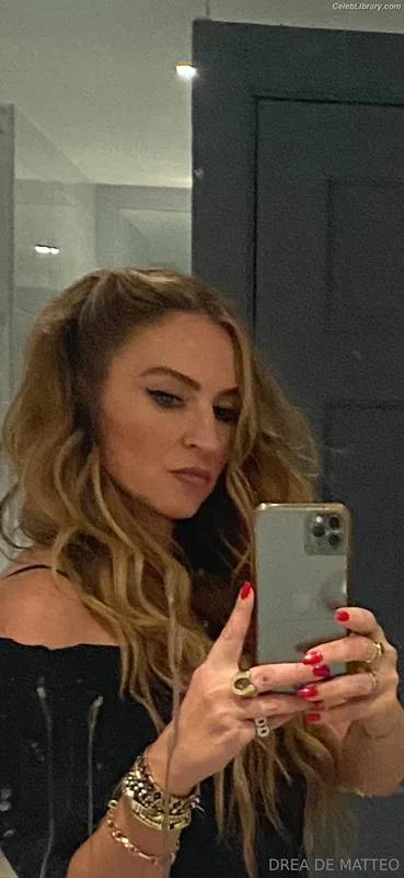 Drea DeMatteo photo 20 of 325
