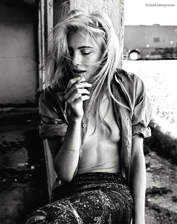 Dree Hemingway photo 2 of 5