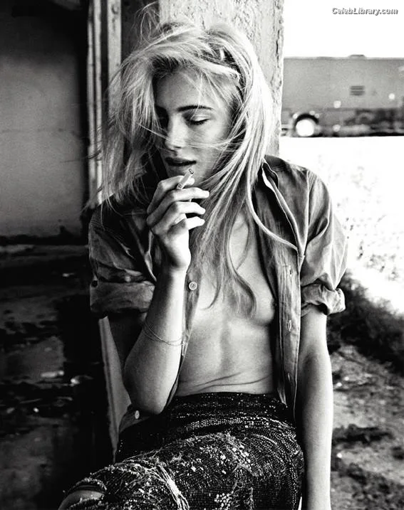 Dree Hemingway photo 2 of 6