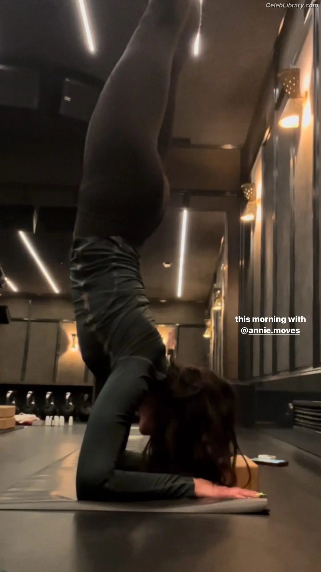 Dua Lipa photo 20 of 7813