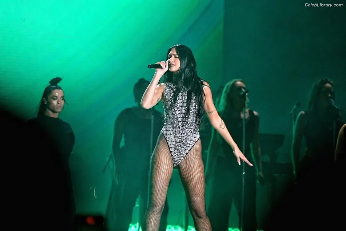 Dua Lipa photo 21 of 7813