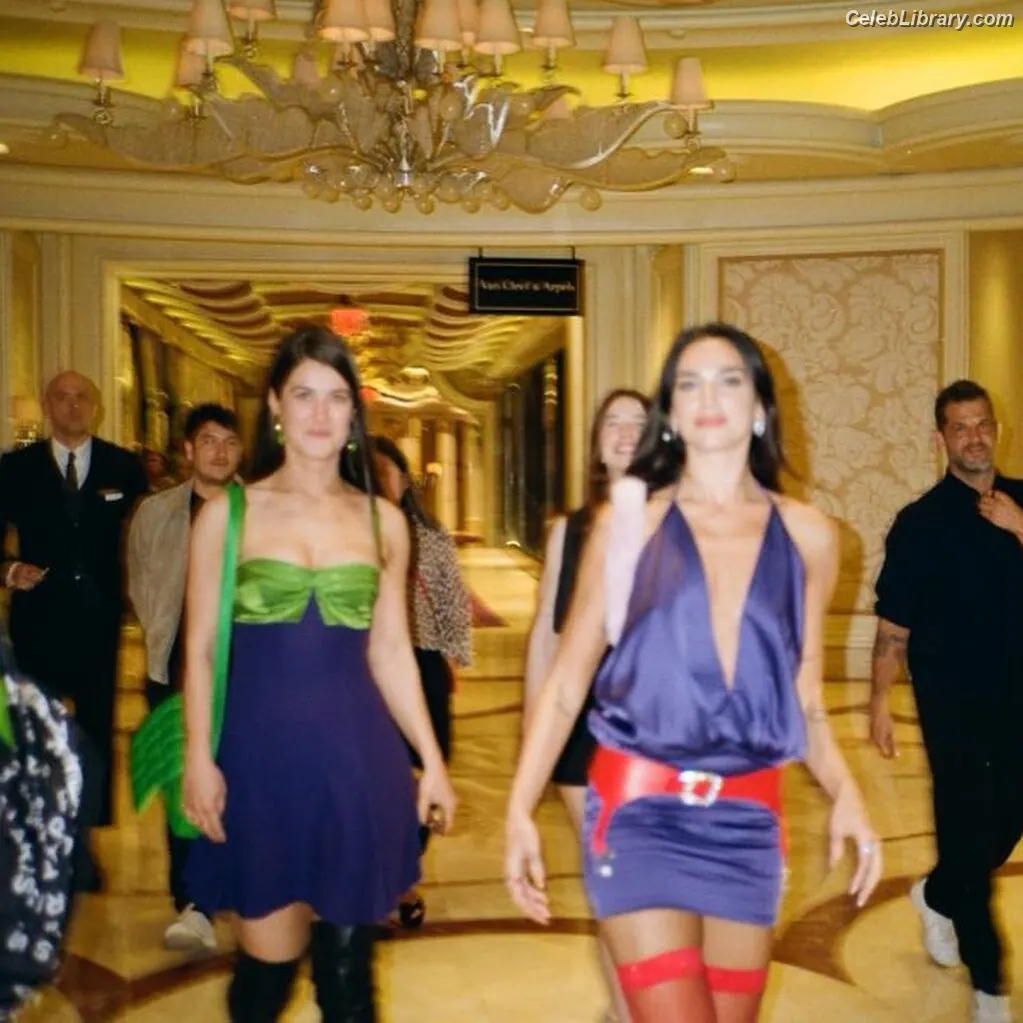Dua Lipa photo 10 of 7813