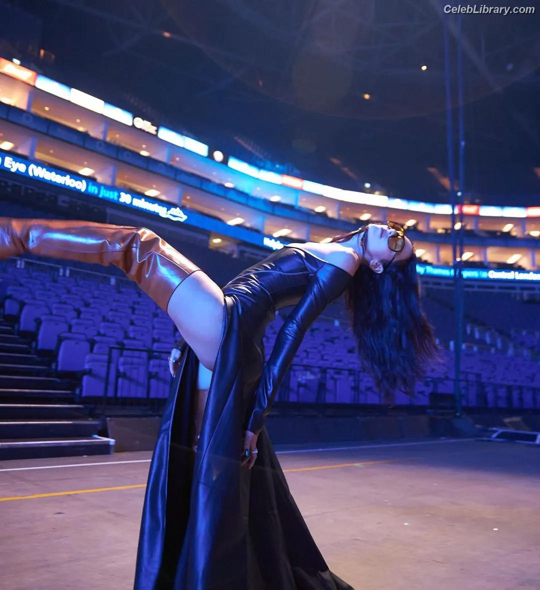 Dua Lipa photo 9 of 7813