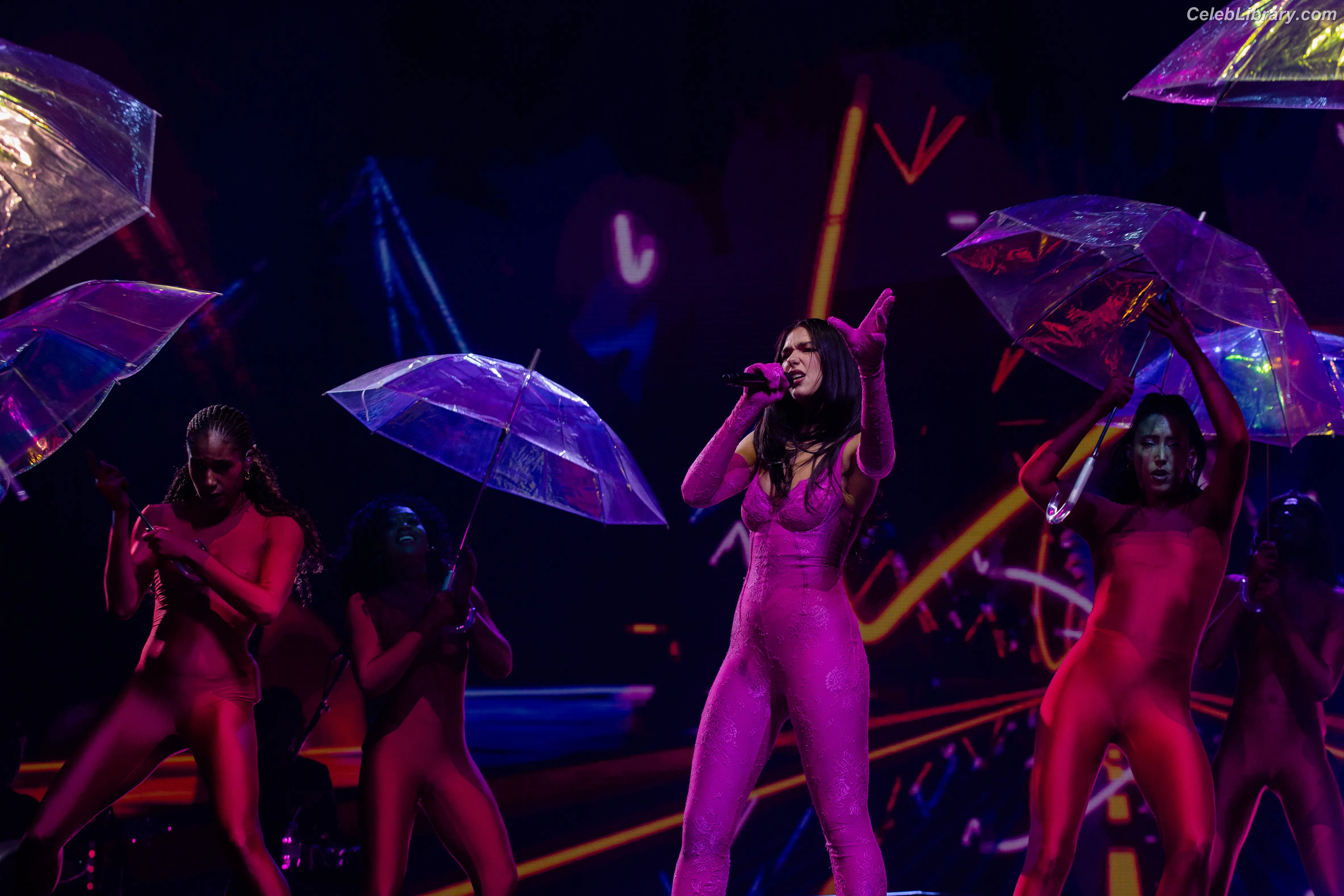 Dua Lipa photo 3 of 7813