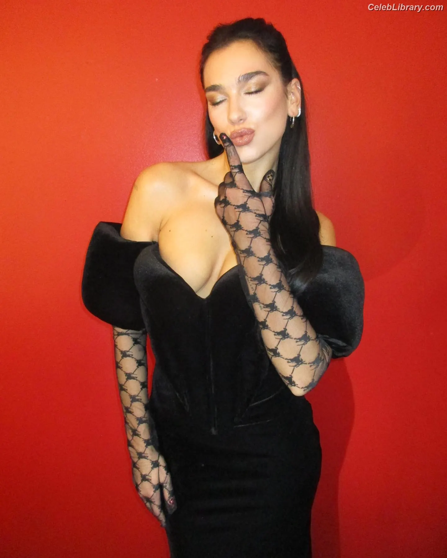 Dua Lipa photo 19 of 7813