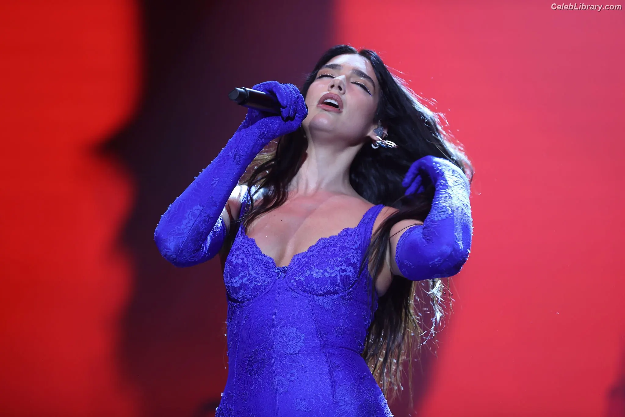 Dua Lipa photo 6 of 7813