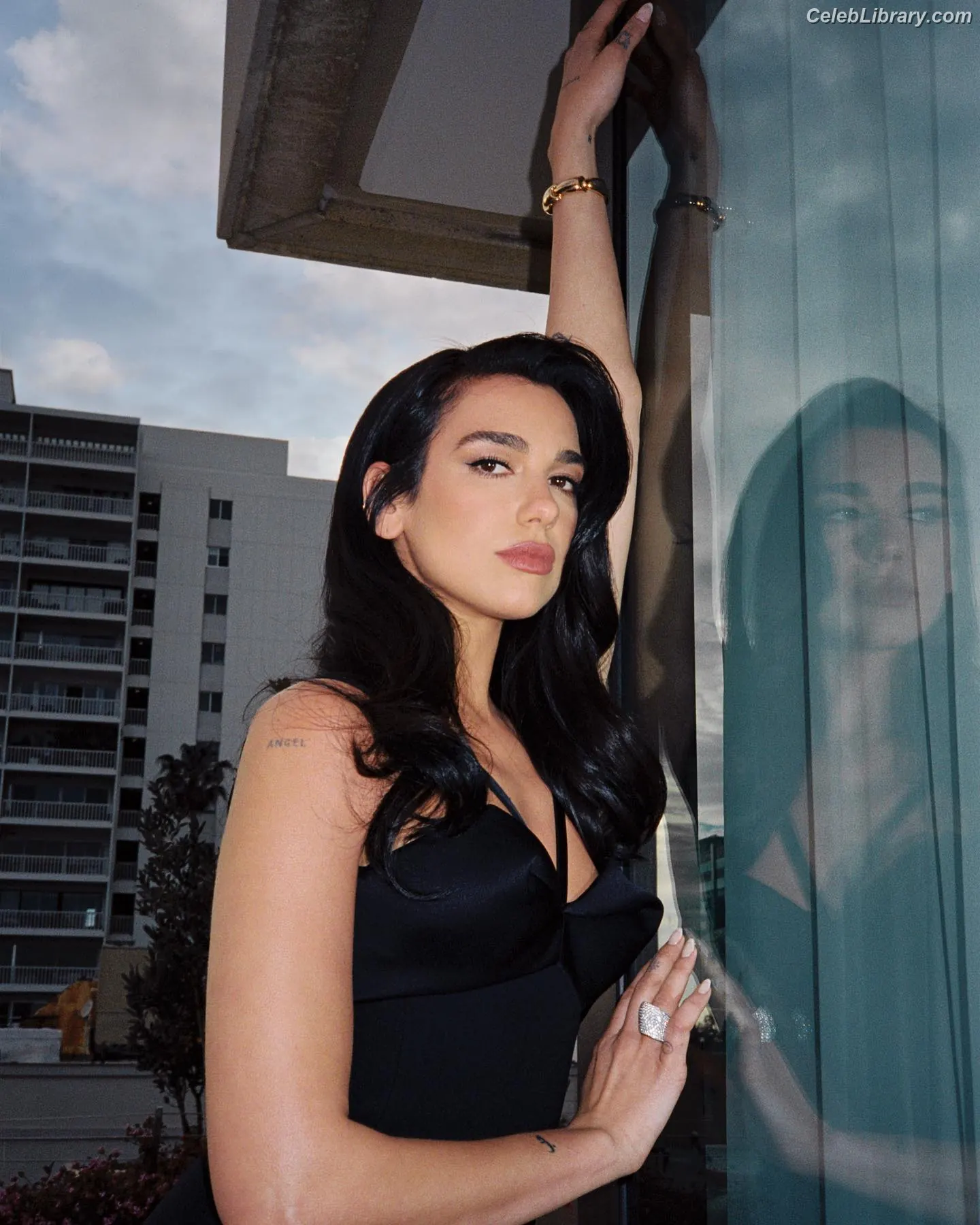 Dua Lipa photo 3 of 7813