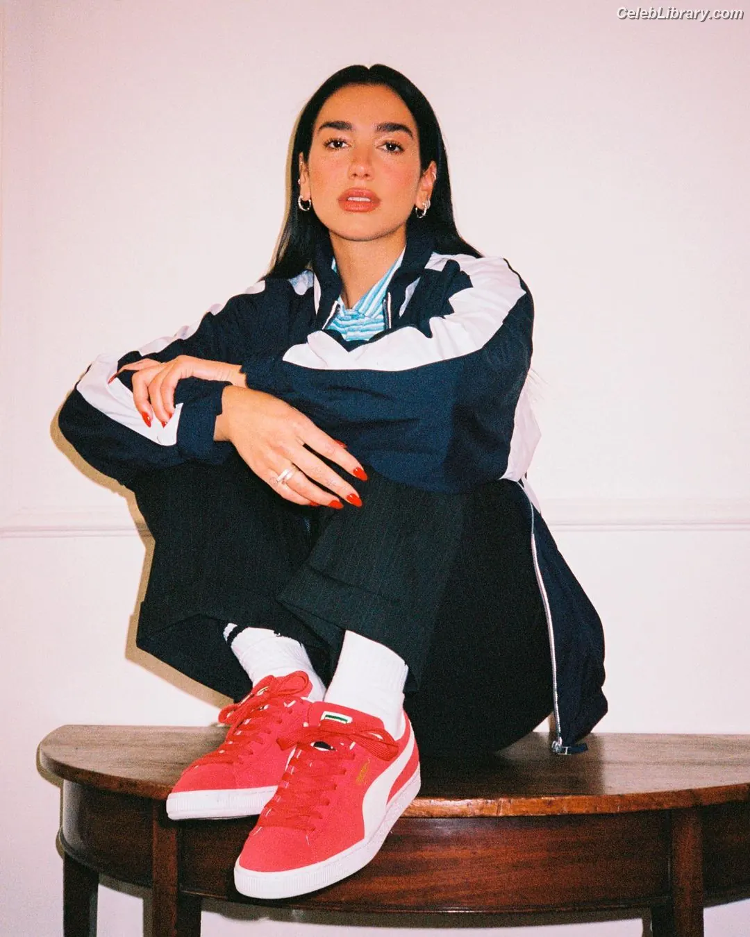 Dua Lipa photo 7 of 7813