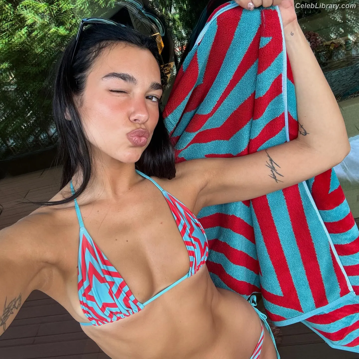 Dua Lipa photo 1 of 7813