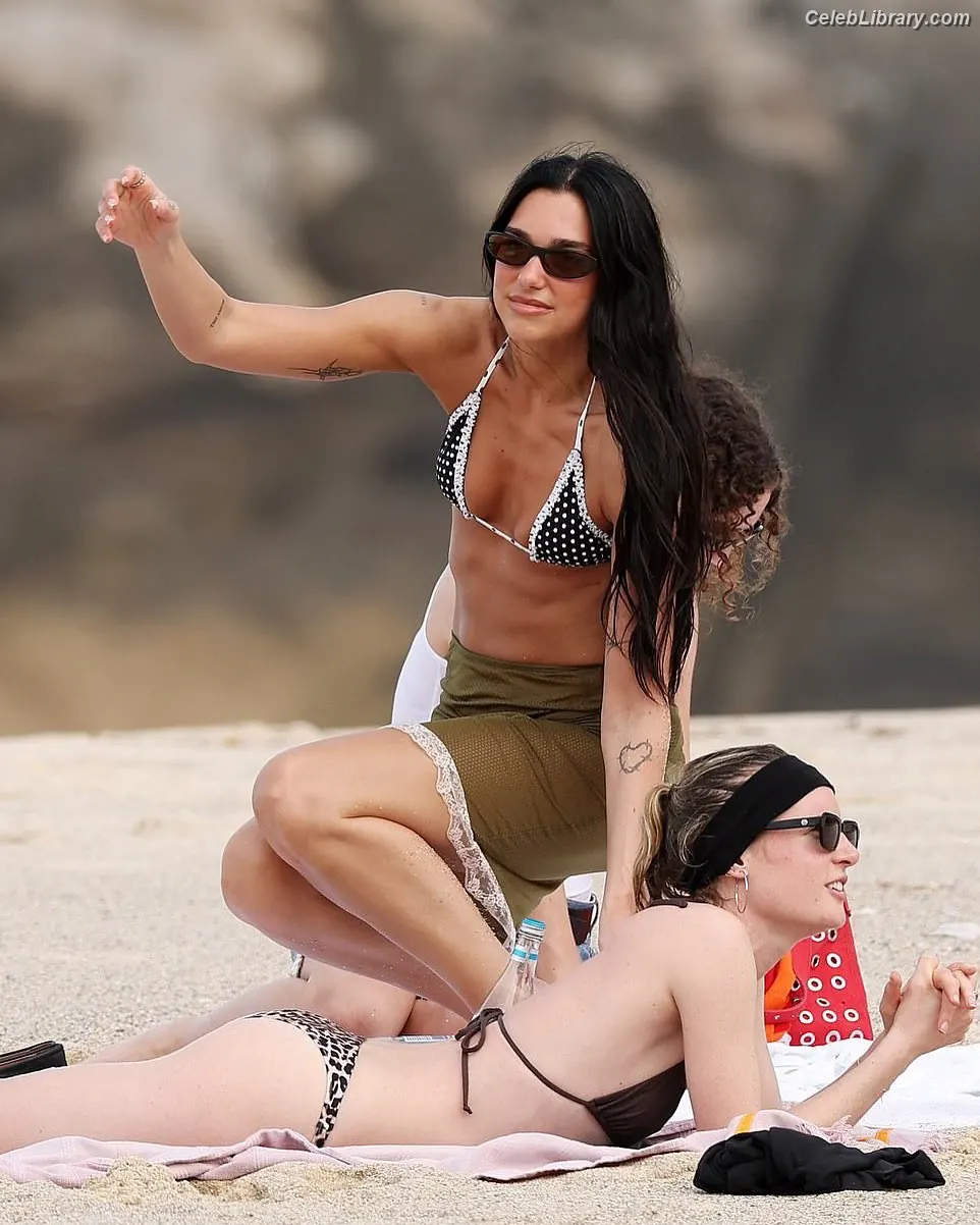 Dua Lipa photo 8 of 7813
