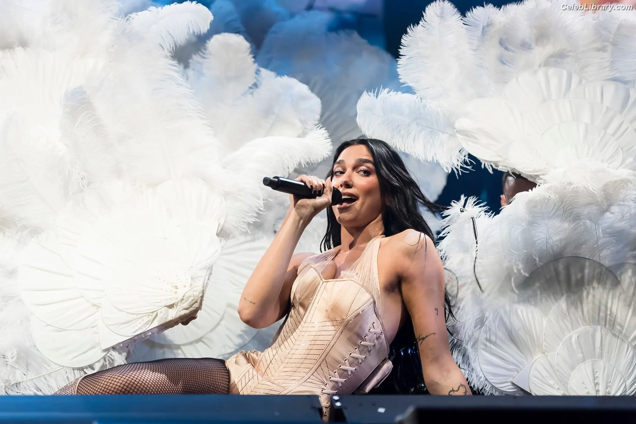 Dua Lipa photo 17 of 7813
