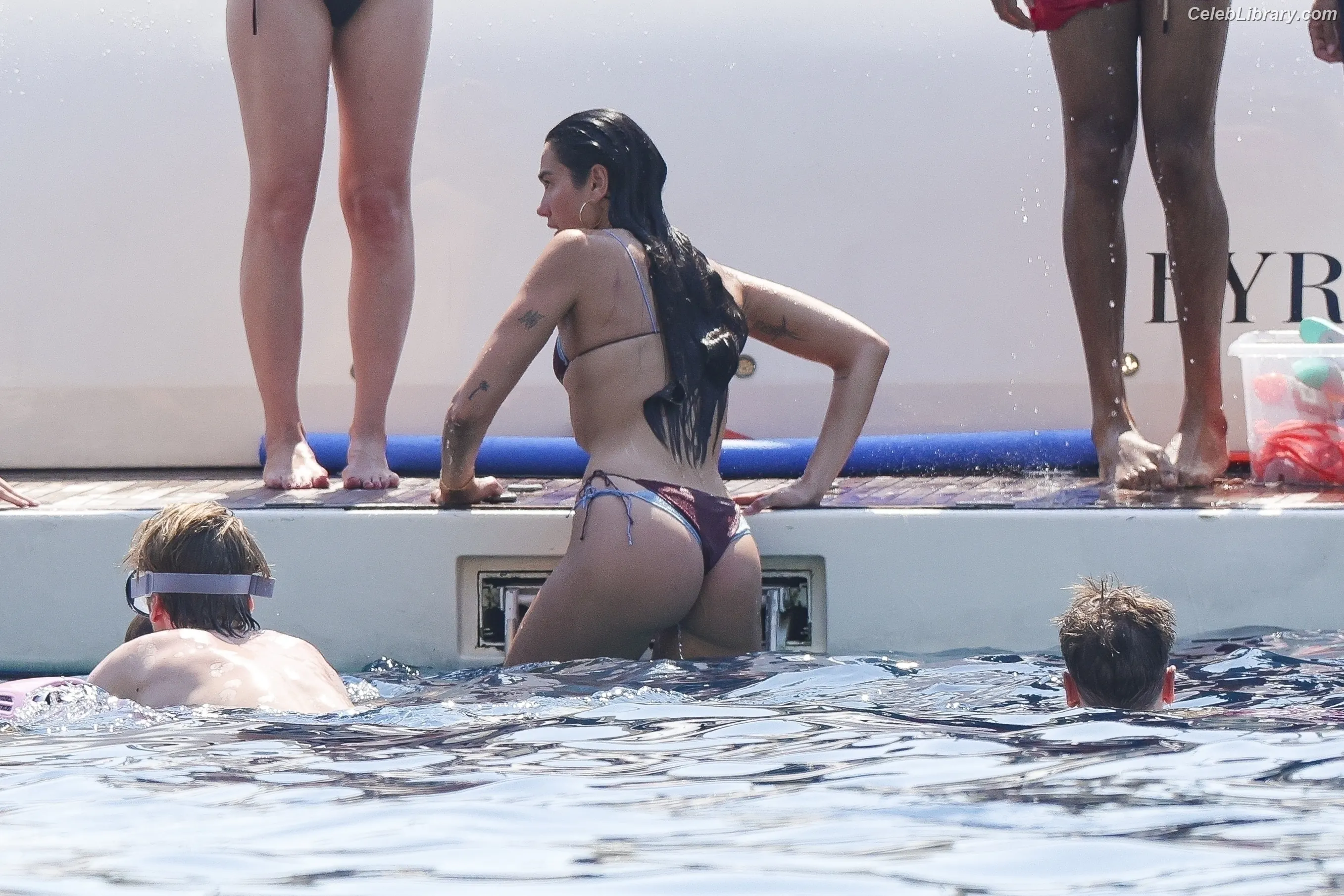 Dua Lipa photo 8 of 7813