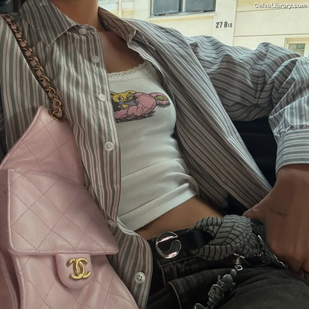 Dua Lipa photo 8 of 7813