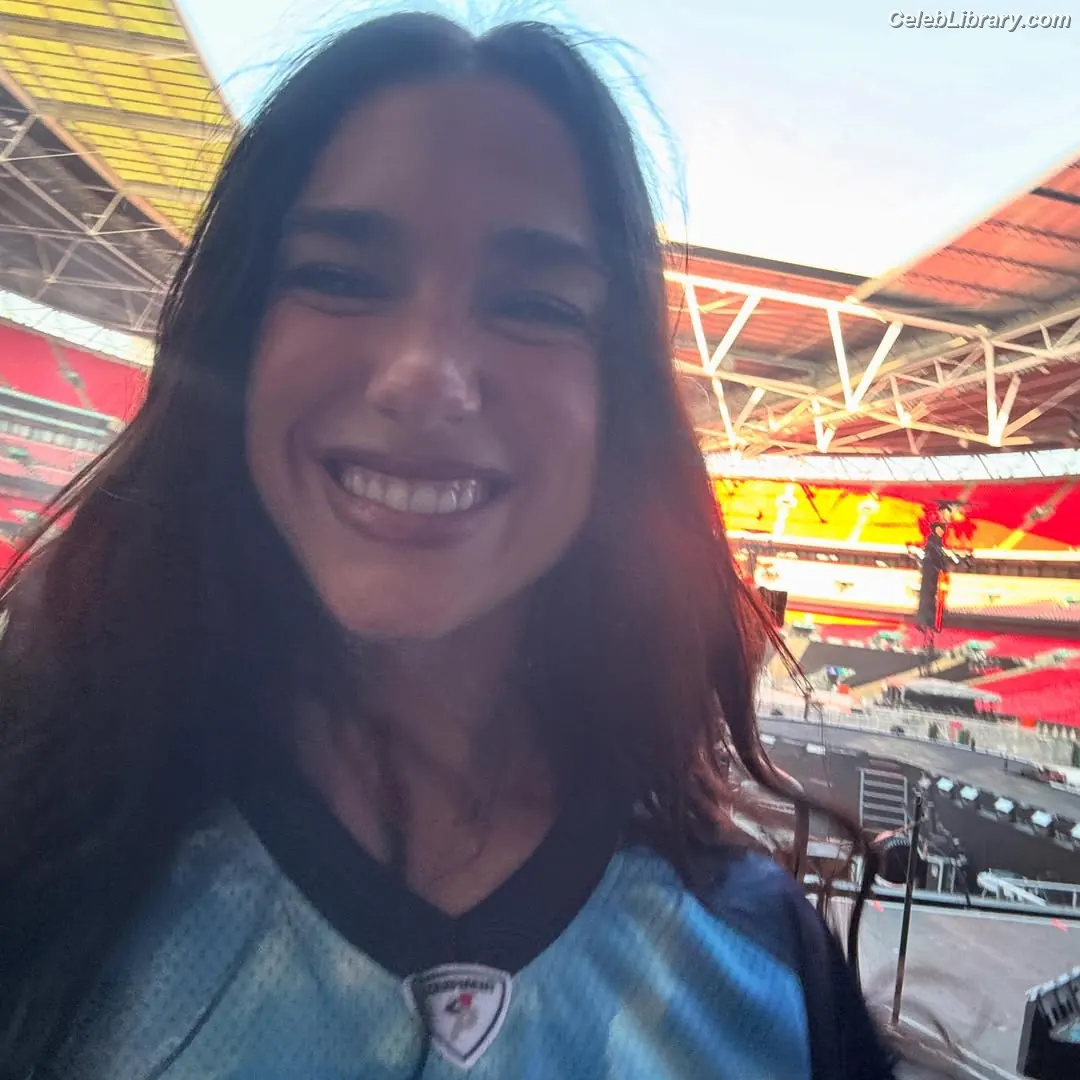 Dua Lipa photo 2 of 7813