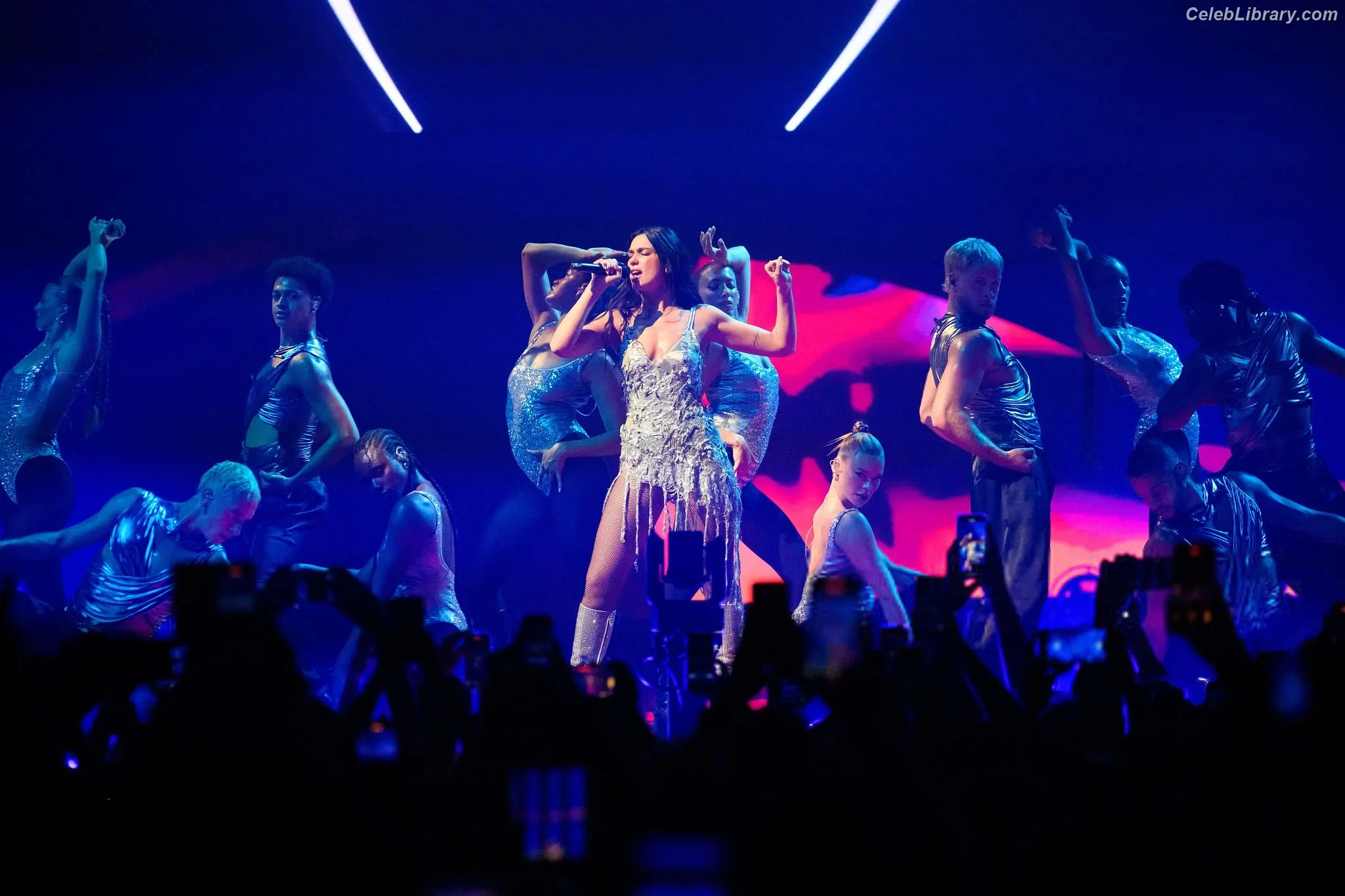 Dua Lipa photo 2 of 7813