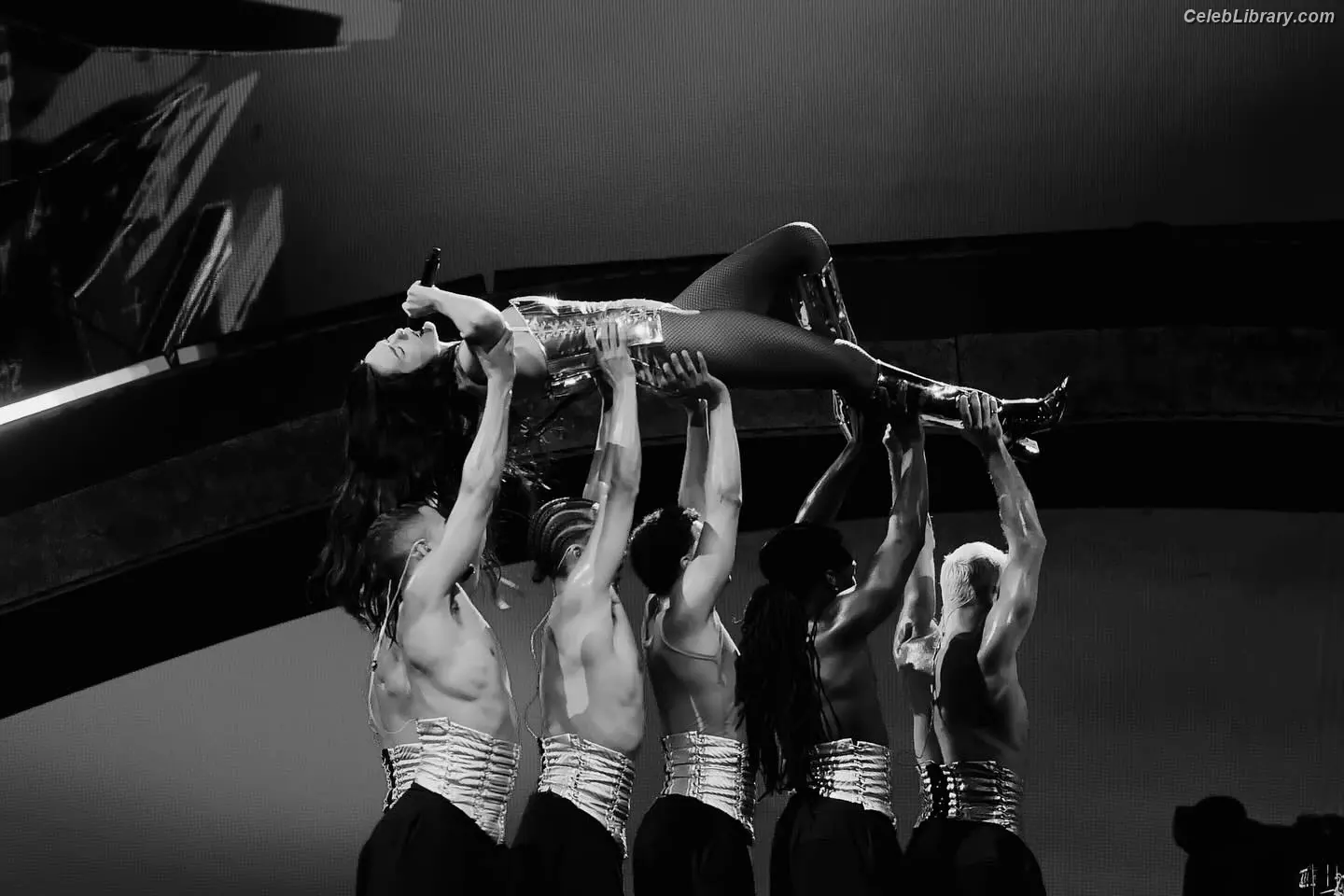 Dua Lipa photo 19 of 7813